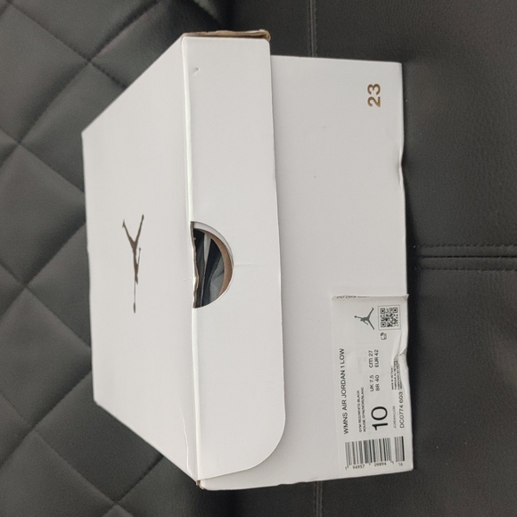 🔥WMNS AIR JORDAN 1 LOW🔥 - Picture 1 of 4